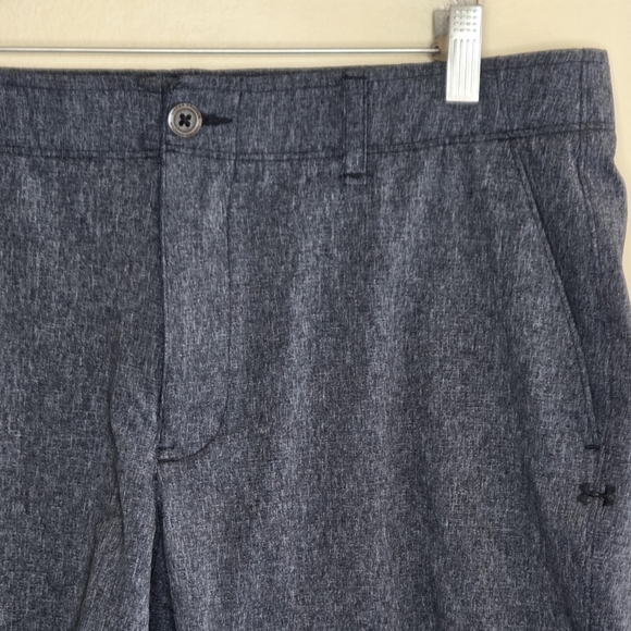 Under Armour | Loose Fit Gray Flat Front Shorts Mens Size 36 10" Inseam - Picture 2 of 7